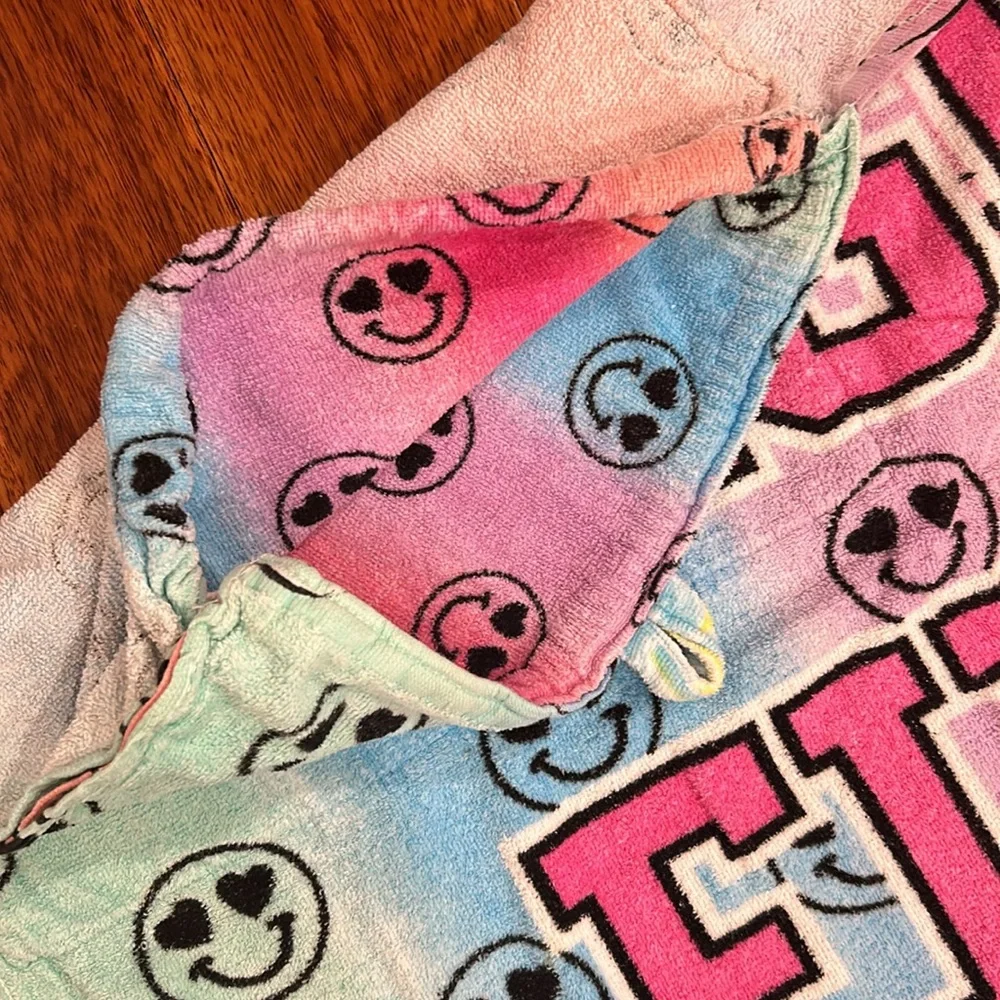 100% cotton “Good Vibes” backpack towel
